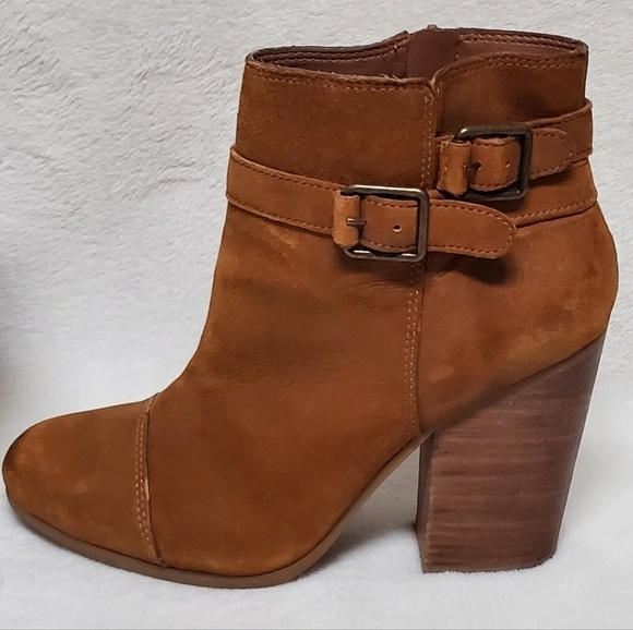 LUCKY Brand Lauren Caramel Suede Stacked Block Heel Buckle Strap Ankle Booties - Picture 6 of 16
